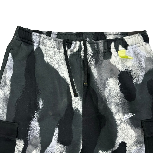 Nike NSW Club Cargo Black Camo Fleece Joggers Sweatpants - Picture 2 of 4